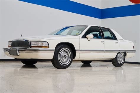 Buick Roadmaster 1992 photo