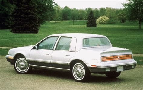 Buick Skylark 1990 photo