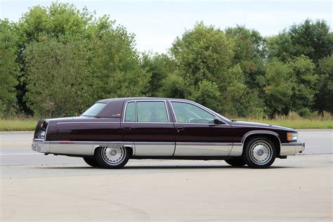 Cadillac Fleetwood 1996 photo