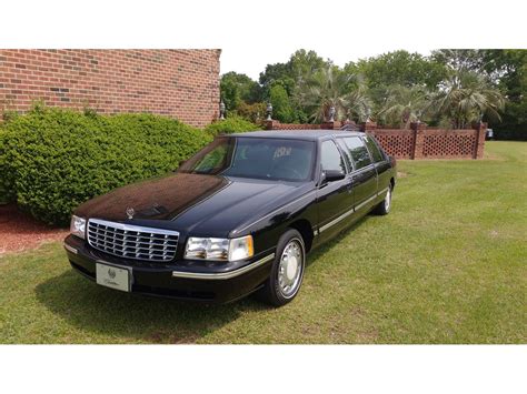 Cadillac Limousine 2000 photo