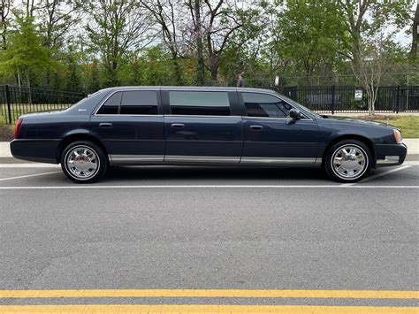 Cadillac Limousine 2001 photo