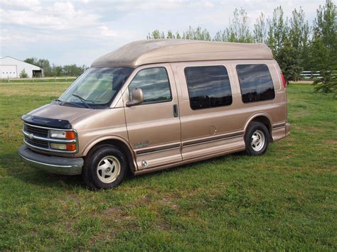 Chevrolet Chevy van 1999 photo