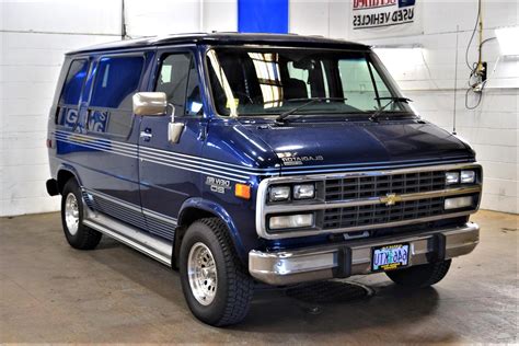 Chevrolet L van 2000 photo