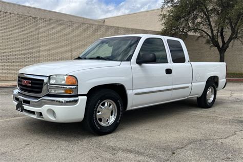 Chevrolet Sierra 2003 photo