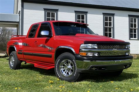 Chevrolet Silverado 2000 photo