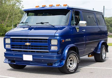 Chevrolet Sport van photo