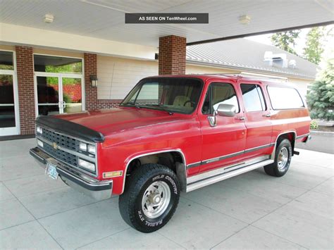 Chevrolet Suburban 1989 photo