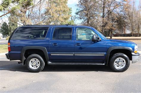 Chevrolet Suburban 2002 photo