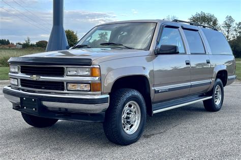 Chevrolet Suburban 2500 1995 photo