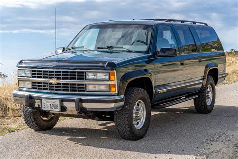 photo of Chevrolet Suburban 2500 car production