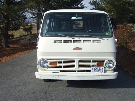 Chevrolet Van photo