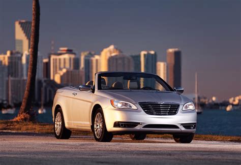 photo of Chrysler 200 convertible car production