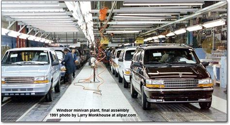 photo of Chrysler Cirrus car production