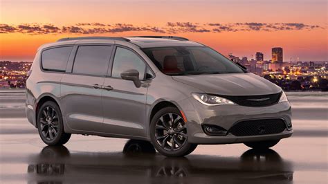 Chrysler Pacifica hybrid 2020 photo