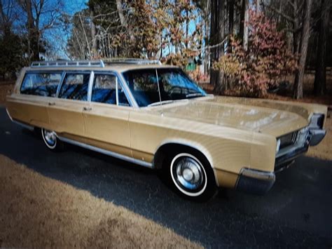 Chrysler Town and country 1967 photo