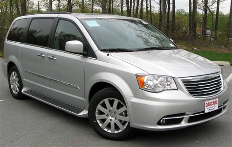 Chrysler Town and country 2011 photo