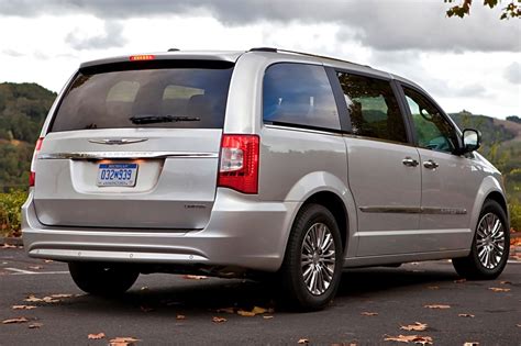 Chrysler Town and country 2013 photo