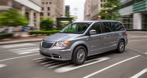 photo of Chrysler Town and country car production