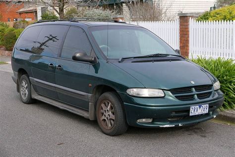 Chrysler Van 2000 photo