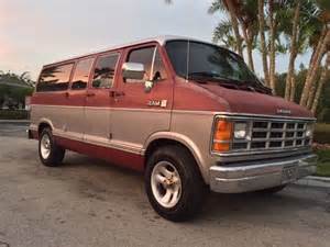 Dodge B150 1987 photo