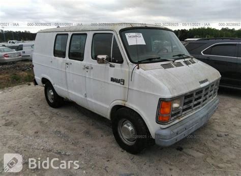 Dodge B150 1990 photo