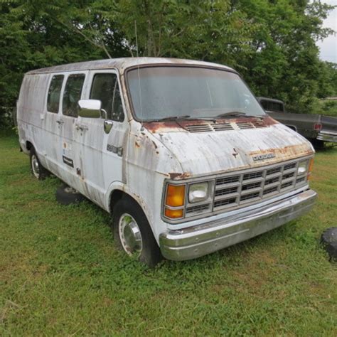 Dodge B150 1995 photo