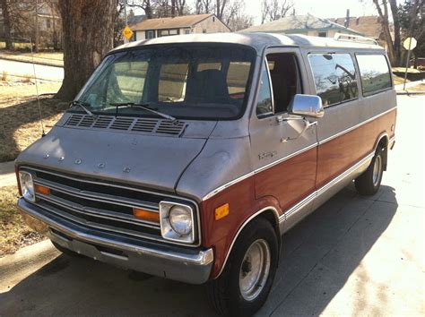 Dodge B200 1978 photo