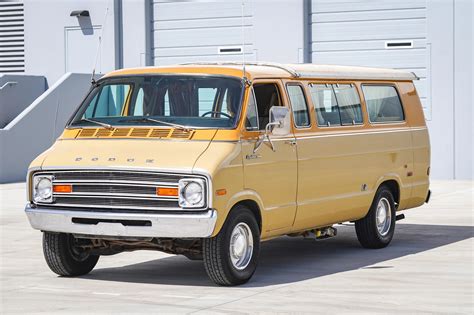 Dodge B200