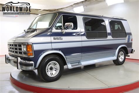 Dodge B250 1990 photo