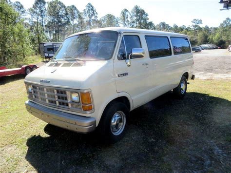 Dodge B250