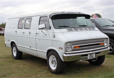 photo of Dodge B300 maxivan car production