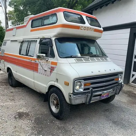 Dodge B300 photo