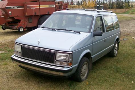 Dodge Caravan 1989 photo