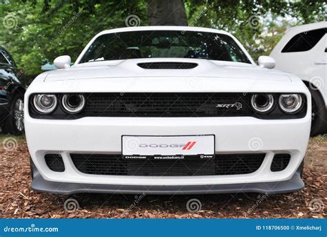 Dodge Challenger photo