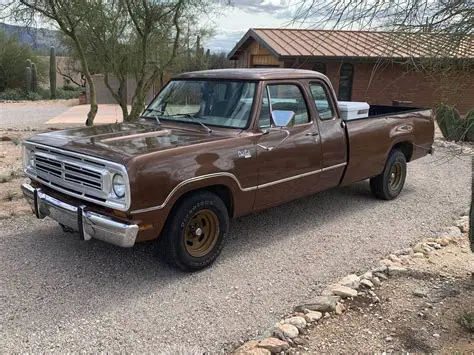 Dodge D100 club cab