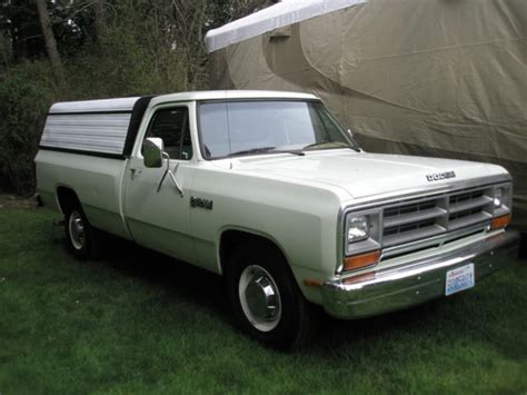 Dodge D250 1987 photo