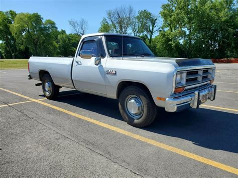 Dodge D250 1990 photo