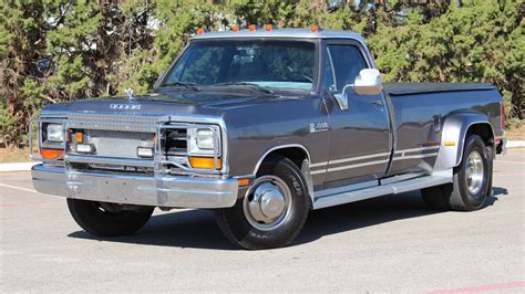 Dodge D350 1990 photo