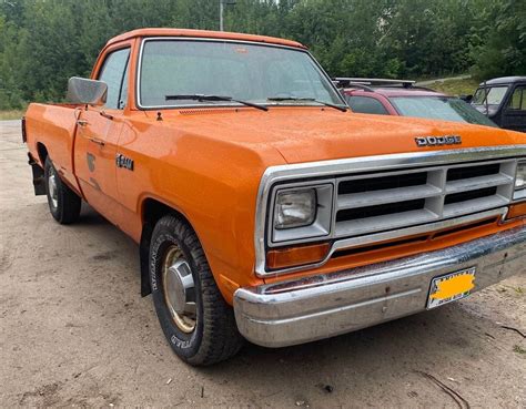 Dodge D350 photo