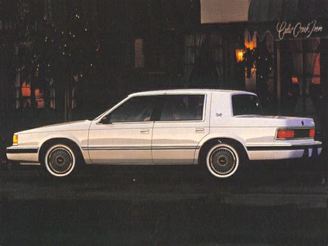 Dodge Dynasty 1994 photo