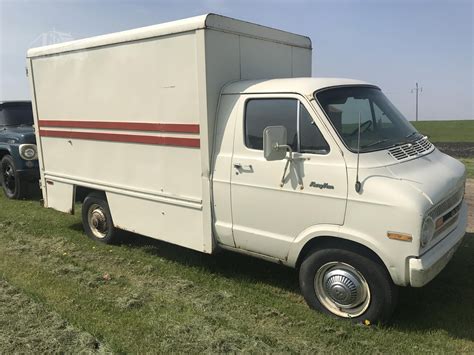 Dodge Kary van photo