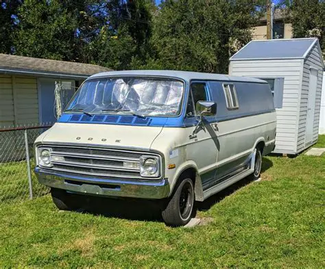 Dodge Maxi van