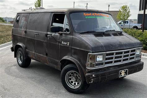 photo of Dodge Ram b250 car production