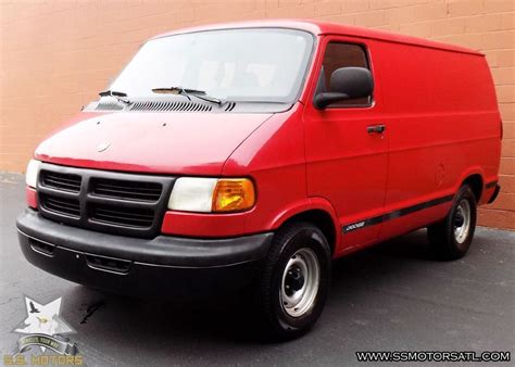 Dodge Ram van 2000 photo