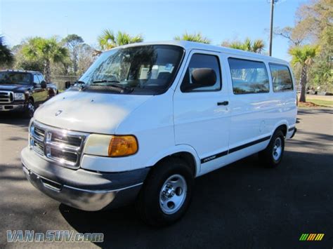 Dodge Ram van 2002 photo