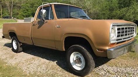 photo of Dodge W100 car production