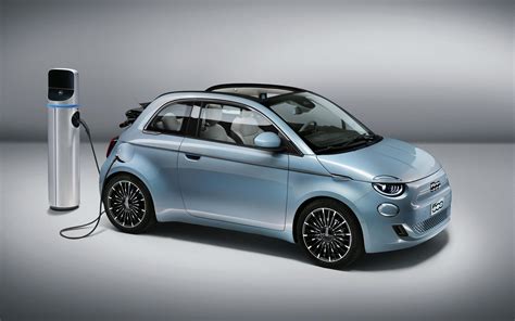 Fiat 500e photo