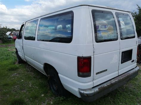 Ford Club wagon 2000 photo