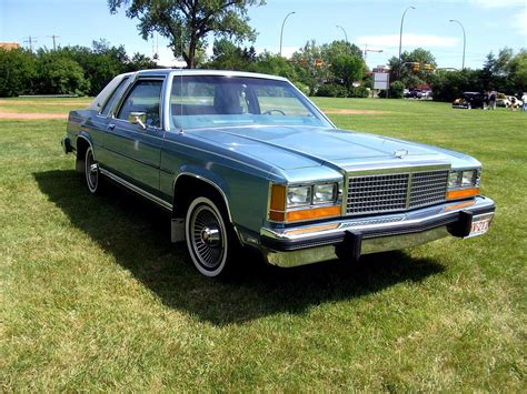 Ford Crown victoria 1982 photo