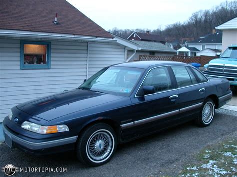 Ford Crown victoria 1992 photo